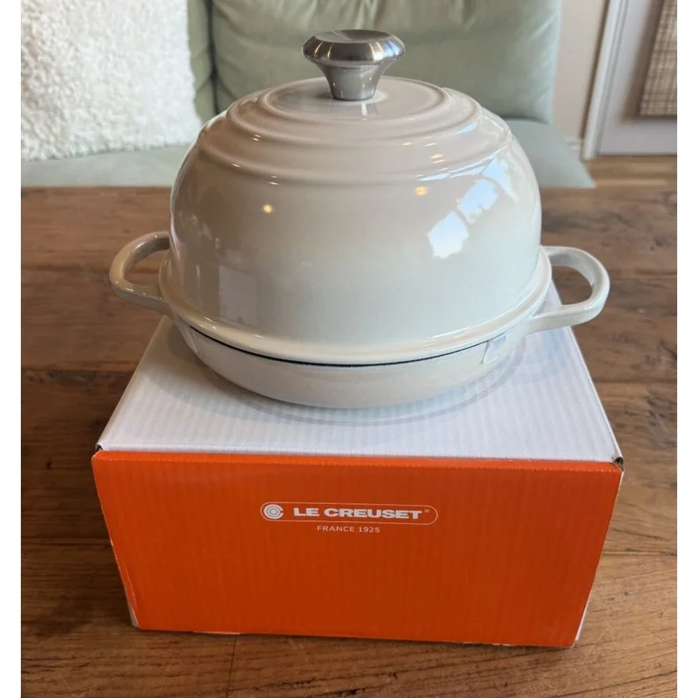 Le Creuset Signature Enameled Cast Iron 1.75 qt 9.5 in Bread Oven Meringue NEW